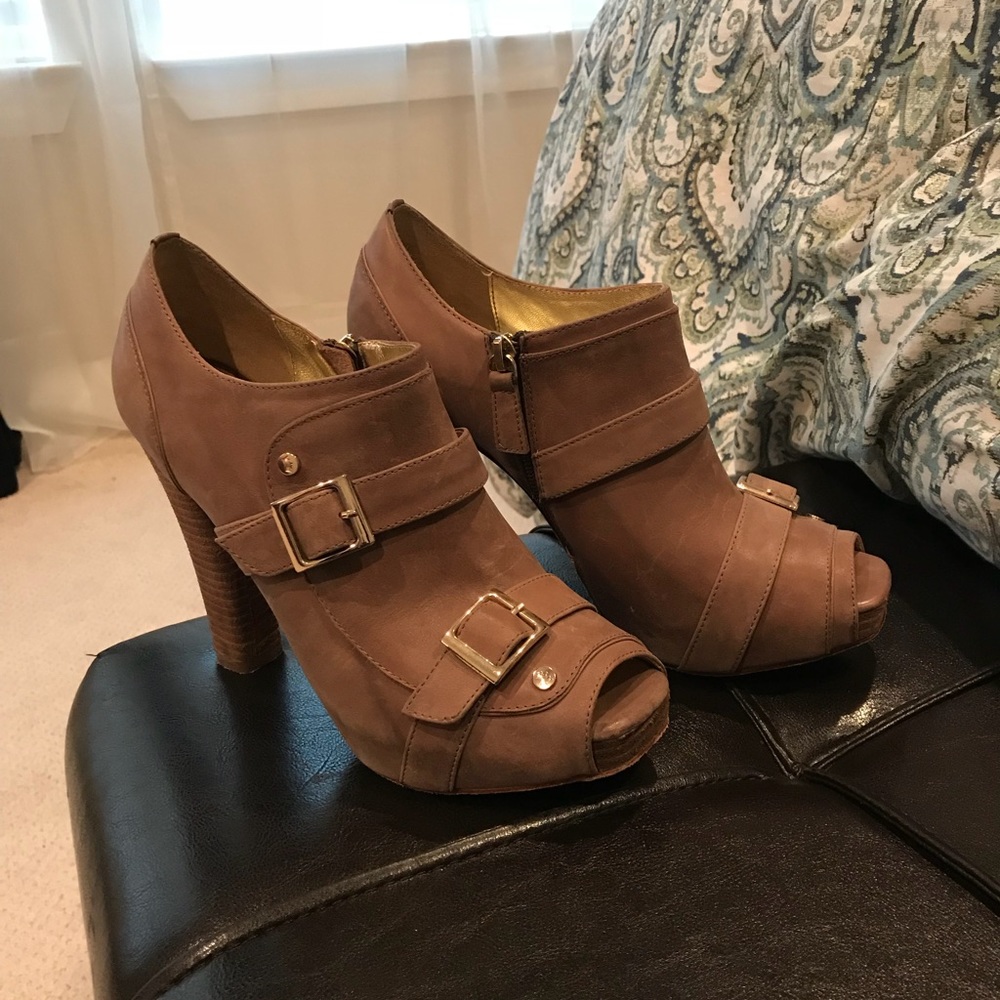 Elaine Turner Peep Toe Leather Heels